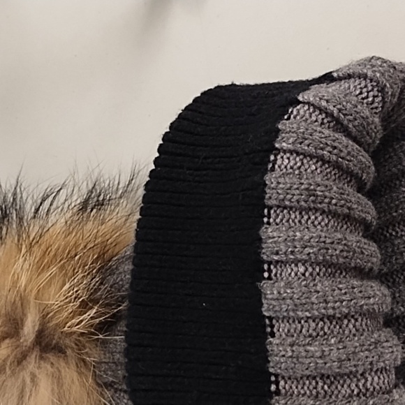 Black Gray Ribbed Knit Hat Stocking Cap Beanie Fur Pom Pom Stretchy Soft Warm - Picture 2 of 5